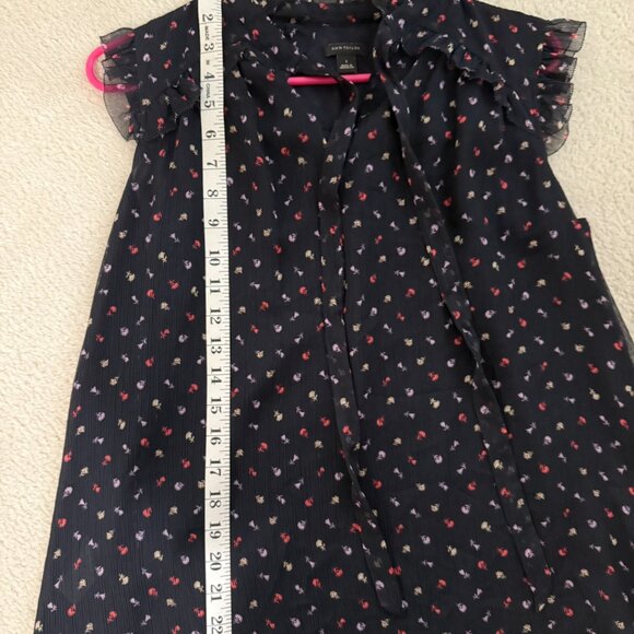 Vintage Ann Taylor Ruffled Tie Front white floral in size S - Picture 2 of 5